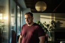 Jak się ubierać, żeby wyglądać szczuplej? Porady dla mężczyzn plus size