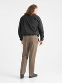 Zestaw wizytowe spodnie chino BRUNO Xtenda Waist beżowe i czarna koszula CORBIN D555